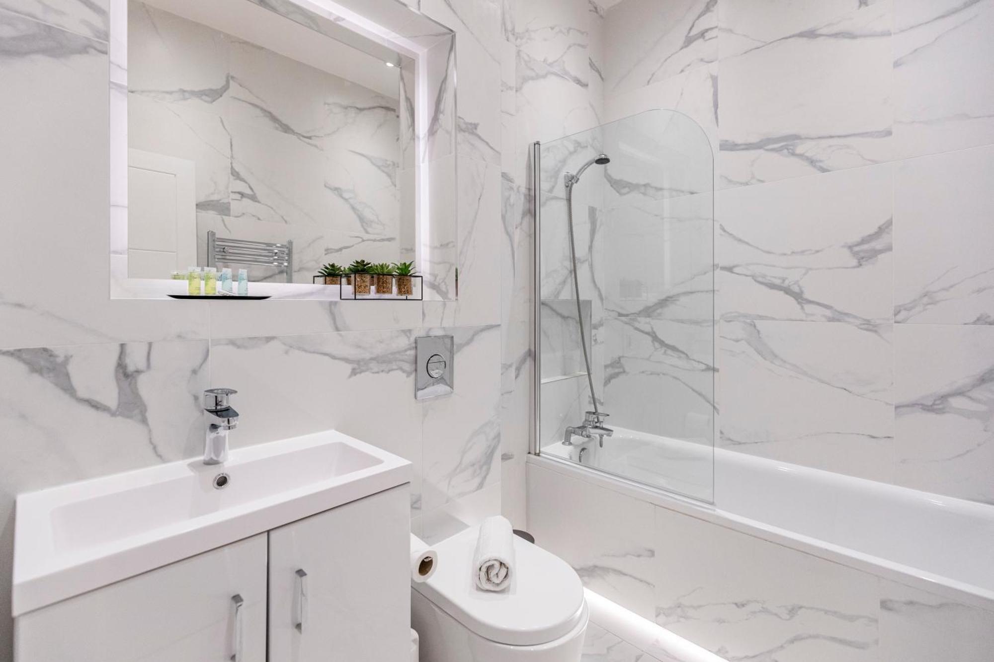 לונדון Welcoming And Spacious Apartment- Excellent Location מראה חיצוני תמונה