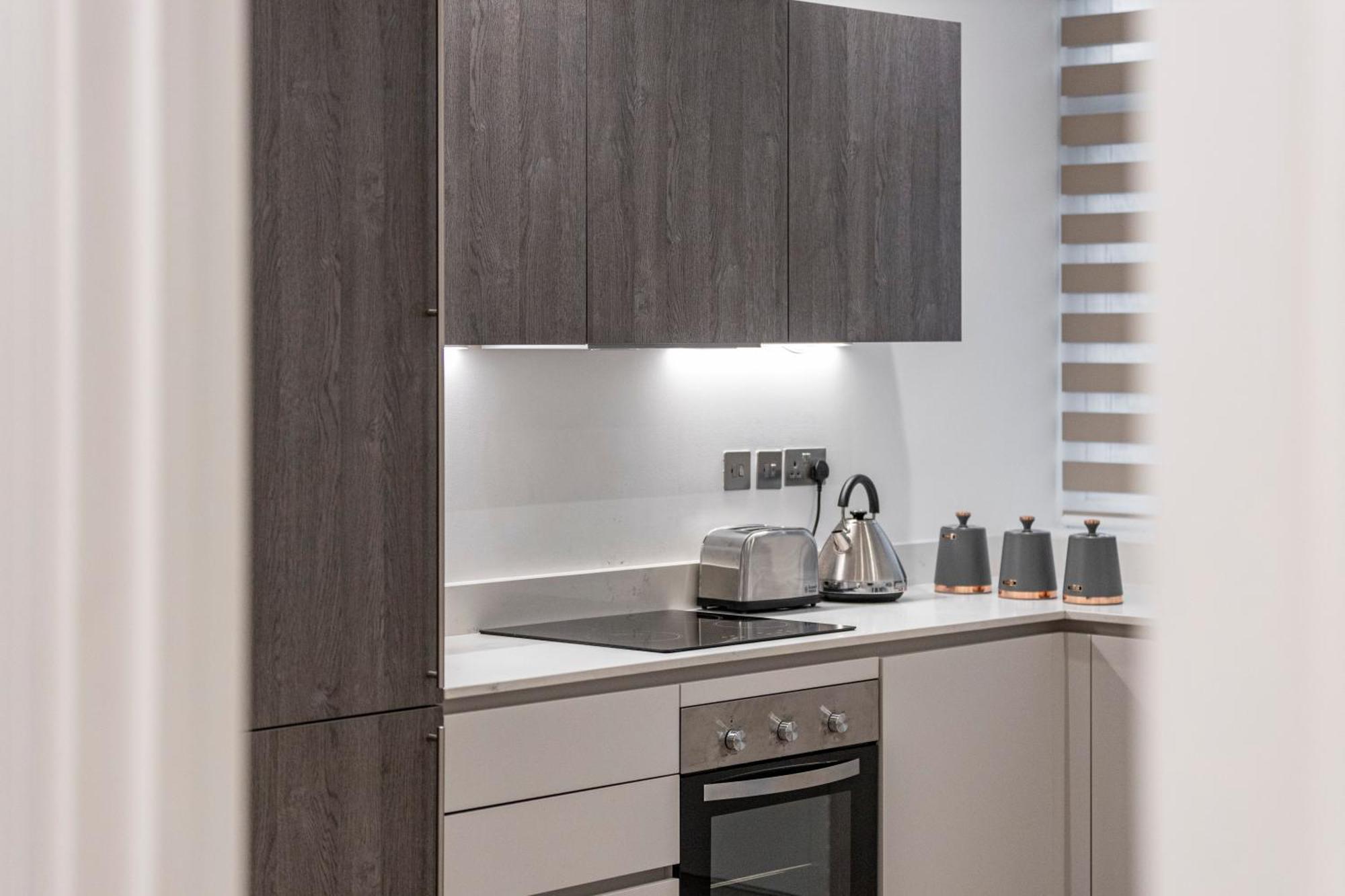 לונדון Welcoming And Spacious Apartment- Excellent Location מראה חיצוני תמונה